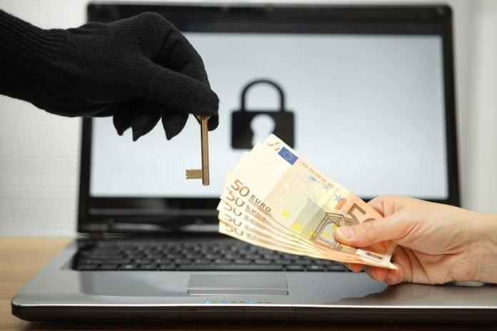 hacker gives key to victim to restore the personal data bribery for data